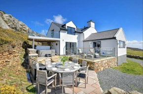 Goferydd, South Stack, Anglesey, 4 bed luxury home, hot tub, dog friendly